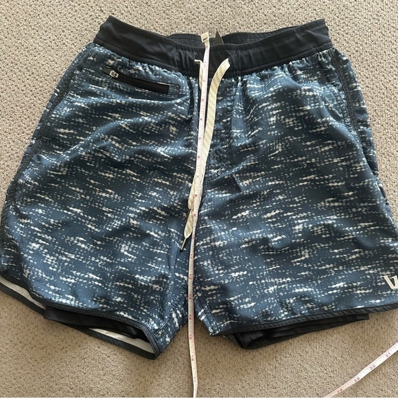 VUORI Men's Blue Patterned Shorts Small - Picture 5 of 5